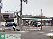 ファミリーマート 上尾小敷谷東店 徒歩14分。 1050m