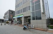 ファミリーマート蓮田駅東口店 838m