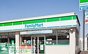 ファミリーマートさいたま日進町南店 徒歩3分。コンビニ 210m