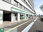 ファミリーマート春日部中央一丁目店 徒歩3分。 170m
