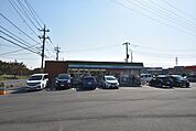 ファミリーマート伊奈学園前店 1877m