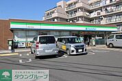 ファミリーマート春日部蛭田店 徒歩10分。 750m