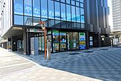ファミリーマート岩槻駅東口 徒歩10分。 770m