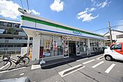 ファミリーマートさいたま日進町二丁目店 215m