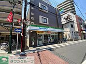 ファミリーマート 浦和駅東口店 徒歩2分。 150m