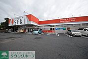 ドラッグストアセキ吉野町店 徒歩3分。ドラックストア 200m
