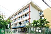 三鷹市立大沢台小学校 徒歩12分。小学校 910m