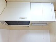 ★キッチンの上にも収納が付いてます★