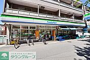 ファミリーマートまるいし祖師谷店 徒歩1分。コンビニ 40m
