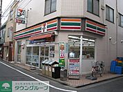セブンイレブン 徒歩3分。 210m