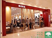 無印良品 徒歩12分。 890m