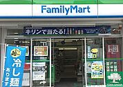 ファミリーマート伊豆屋下目黒三丁目店 徒歩3分。 200m