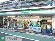 ファミリーマート 徒歩2分。コンビニ 160m