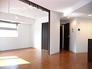 ★角部屋で2面採光の明るい室内★