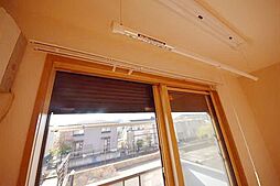 小田急小田原線 鶴川駅 バス8分 広袴中央下車 徒歩4分の賃貸アパート 1階1LDKのリビング/ダイニング