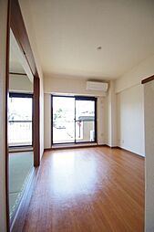 クレッセ 103 1階2LDKのリビング/ダイニング