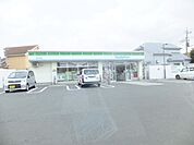 ファミリーマート町田忠生店 徒歩13分。コンビニ 1000m