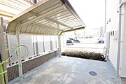 ★敷地内に屋根付き駐輪場あります★