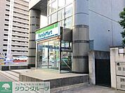 ファミリーマート厚生年金会館前店 徒歩2分。コンビニ 150m