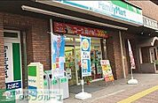 ファミリーマート伝通院前店 徒歩2分。 90m