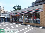 セブンイレブン 徒歩3分。コンビニ 230m