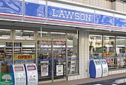 ローソンストア100新宿早稲田通店 徒歩3分。コンビニ 180m