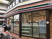 セブンイレブン 徒歩1分。コンビニ 80m
