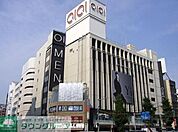 新宿マルイメン 徒歩8分。 620m
