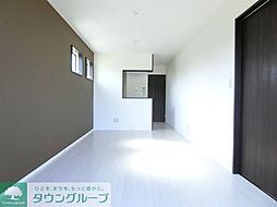 Eminence Court 101 1階1LDKのリビング/ダイニング