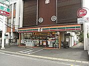 セブンイレブン 821m