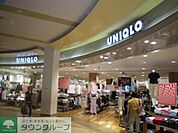 ユニクロ 徒歩11分。その他小売店 810m