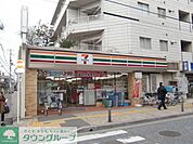セブンイレブン 徒歩1分。コンビニ 80m
