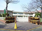 清瀬富士見幼稚園 746m
