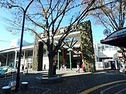 駅前 640m