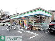 ファミリーマート 徒歩9分。コンビニ 670m