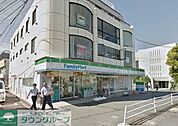 ファミリーマート大船駅北店 572m