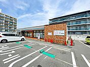 セブンイレブン茅ヶ崎サザンビーチ店 徒歩8分。 620m