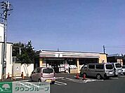 セブンイレブン 徒歩20分。コンビニ 1560m