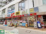 ツルハドラッグ新所沢駅前店 徒歩11分。 830m