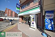 ファミリーマート新狭山駅前店 260m