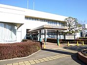 東久留米市立中央図書館 405m