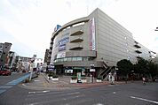 丸広百貨店入間店 894m