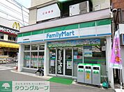 ファミリーマート 徒歩2分。コンビニ 130m