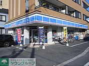 ローソン 徒歩8分。コンビニ 590m