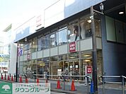 ユニクロ 徒歩16分。その他小売店 1220m