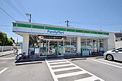 ファミリーマート駒井町一丁目店 689m