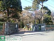 私立白百合女子大学 徒歩15分。大学・短大 1150m