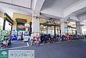 ニューヤヒロ和泉多摩川店 徒歩8分。スーパー 570m