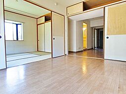 西武拝島線 玉川上水駅 徒歩17分の賃貸マンション 3階3LDKのリビング/ダイニング