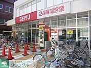 西友 徒歩11分。スーパー 820m